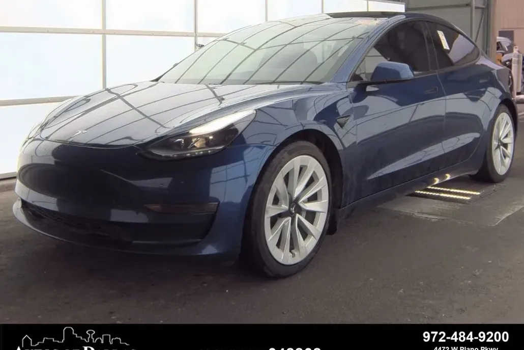 2021 Tesla Model 3 Standard Range Plus photo 1