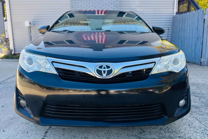 2012 Toyota Camry LE photo 1