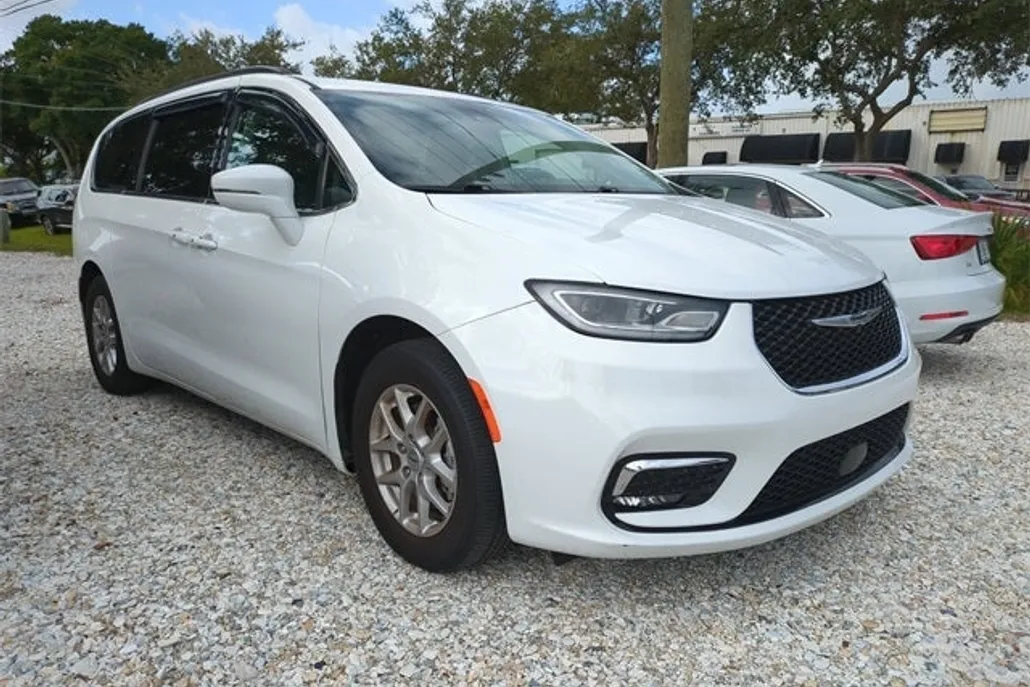 2022 Chrysler Pacifica Touring L photo 1