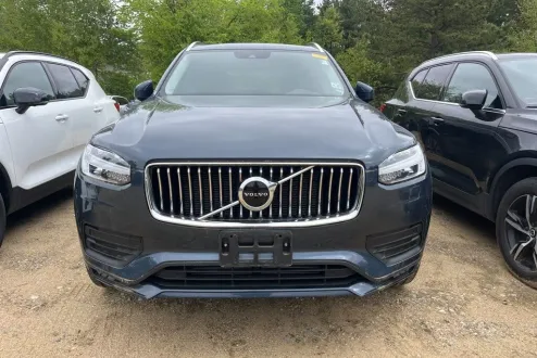 2022 Volvo XC90 T6 Momentum photo 2