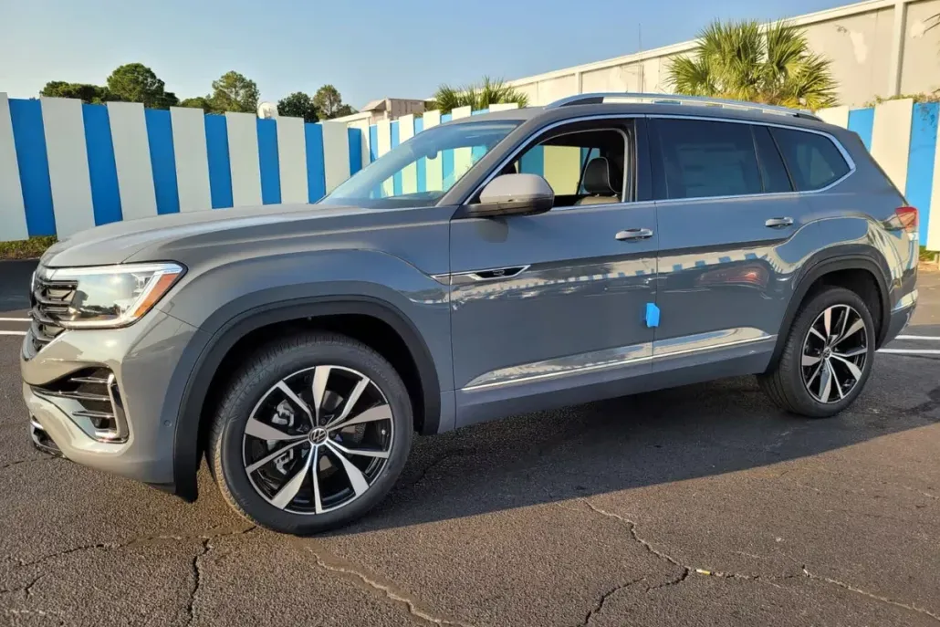 2026 Volkswagen Atlas SEL Premium R-Line photo 1