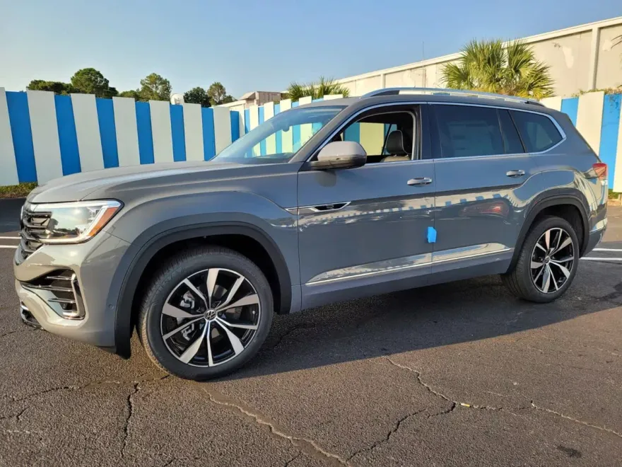 2026 Volkswagen Atlas SEL Premium R-Line photo 1