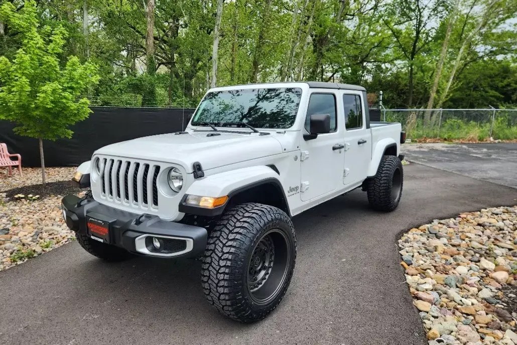 2023 Jeep Gladiator Overland photo 1