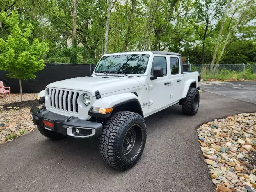 2023 Jeep Gladiator Overland photo 1