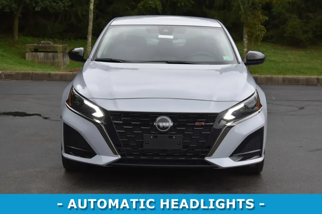 2025 Nissan Altima SR photo 1