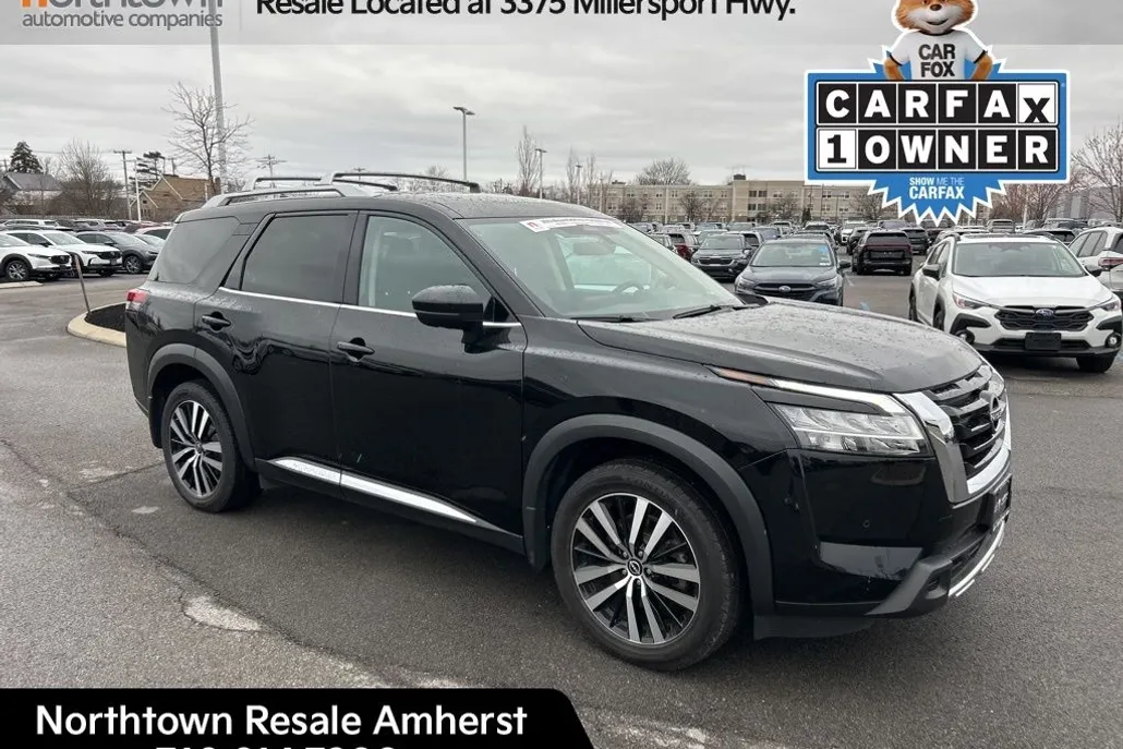 2023 Nissan Pathfinder Platinum photo 1