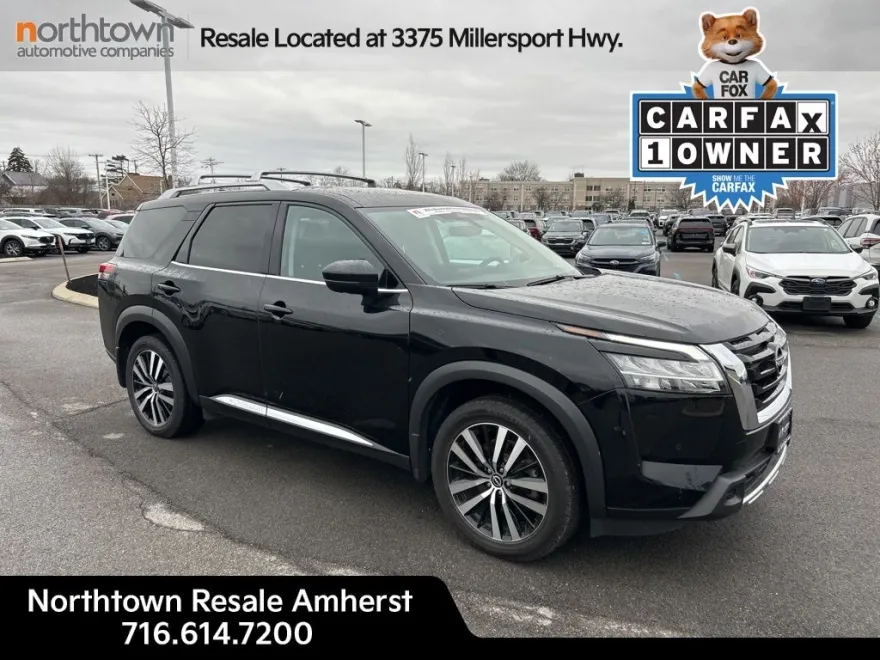 2023 Nissan Pathfinder Platinum photo 1