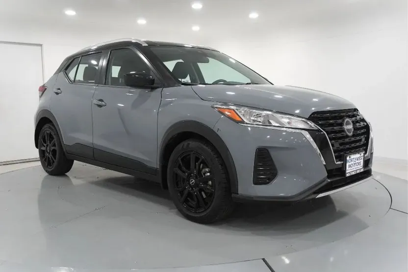 2022 Nissan Kicks SV photo 1