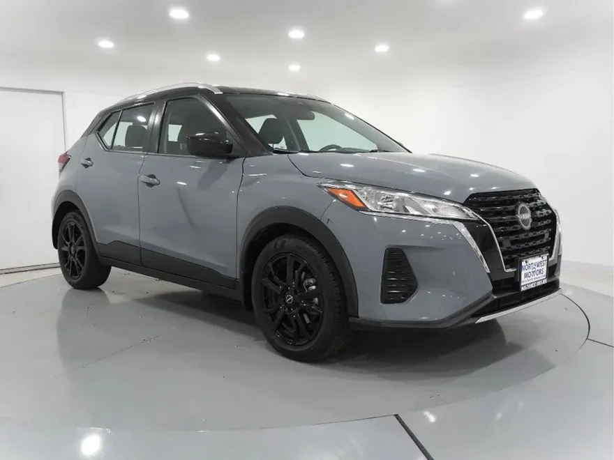 2022 Nissan Kicks SV photo 1