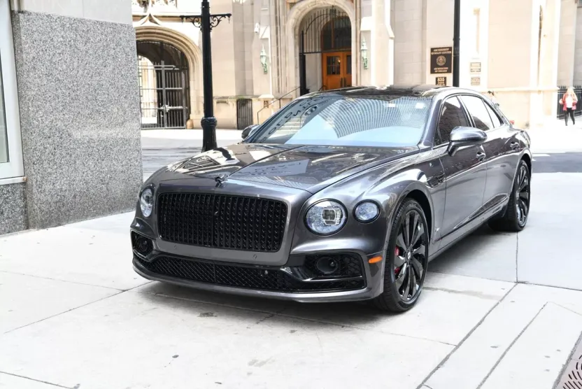 2021 Bentley Flying Spur V8 photo 1
