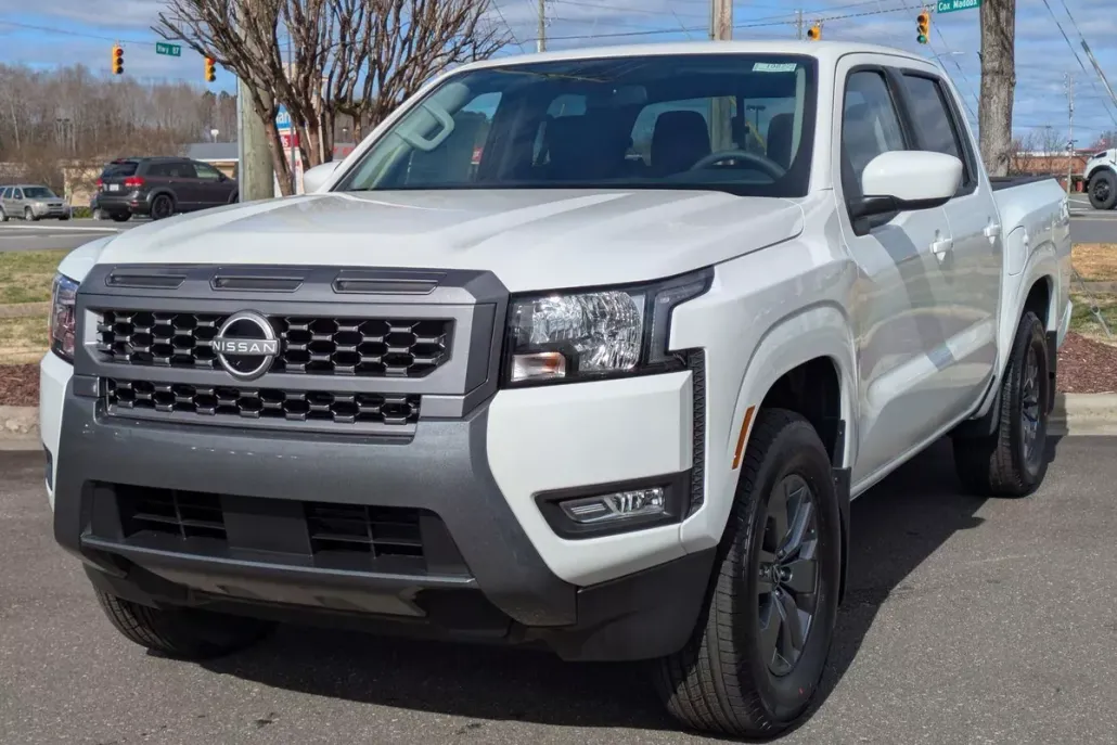 2025 Nissan Frontier SV photo 1