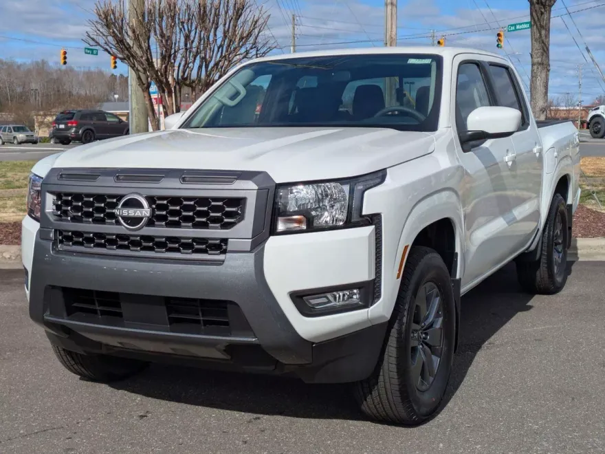2025 Nissan Frontier SV photo 1