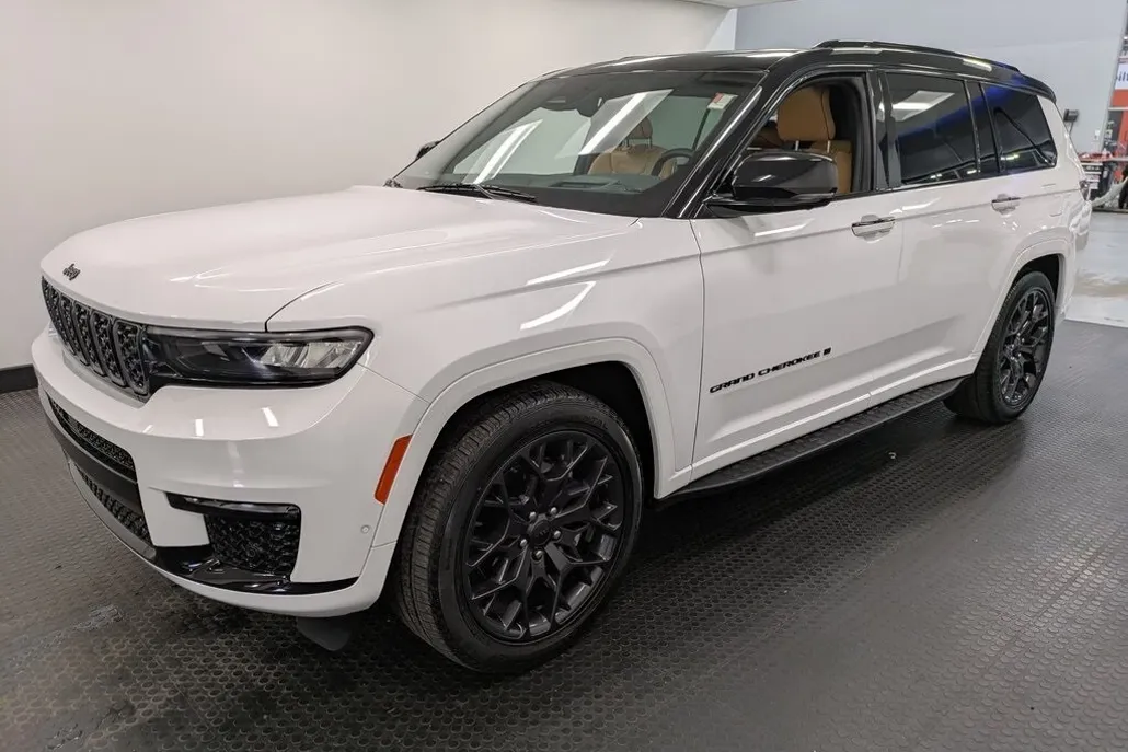 2024 Jeep Grand Cherokee L Summit photo 1