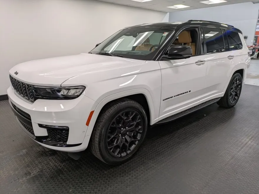 2024 Jeep Grand Cherokee L Summit photo 1