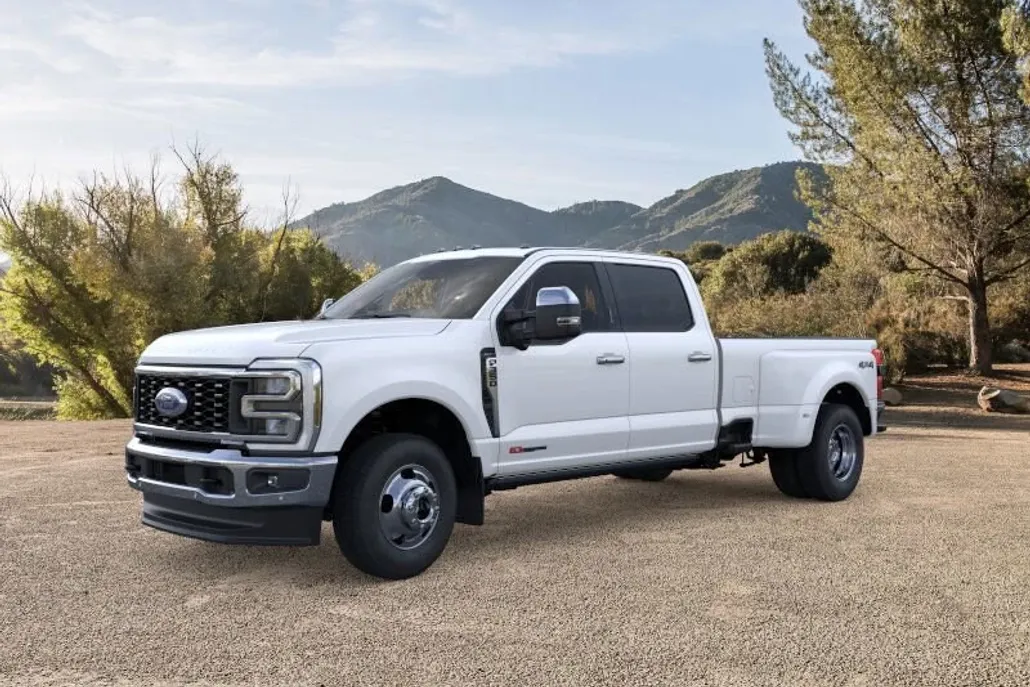 2025 Ford F-350 Lariat photo 1