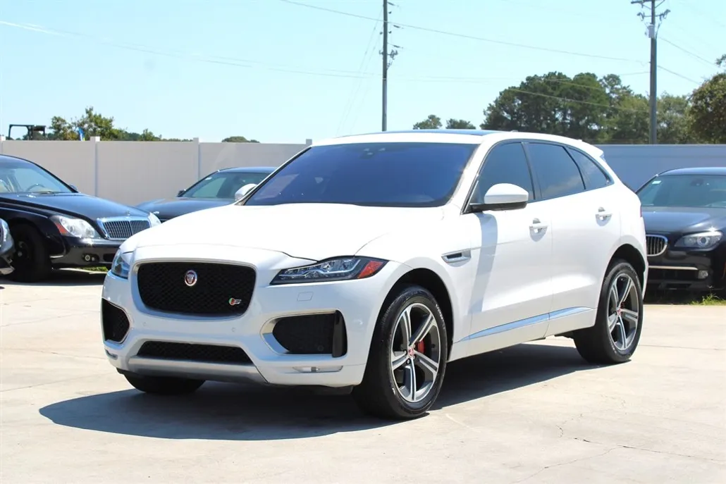 2020 Jaguar F-PACE S photo 1