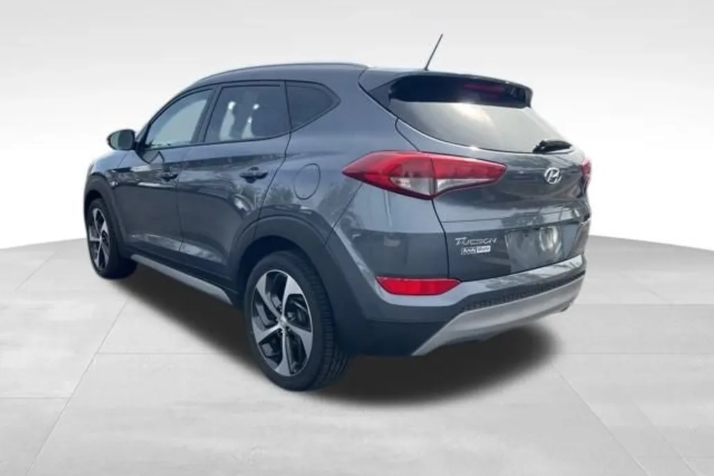 2017 Hyundai Tucson Sport photo 1