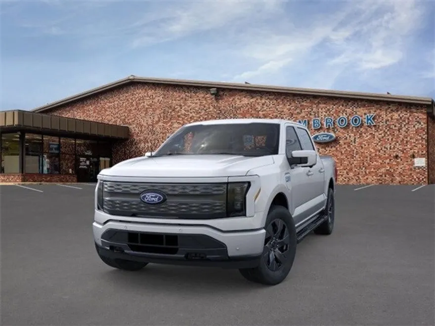 2024 Ford F-150 Lightning Lariat photo 1