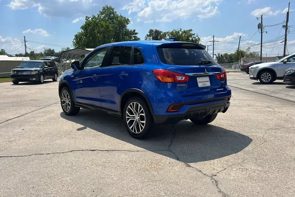 2019 Mitsubishi Outlander Sport LE photo 1
