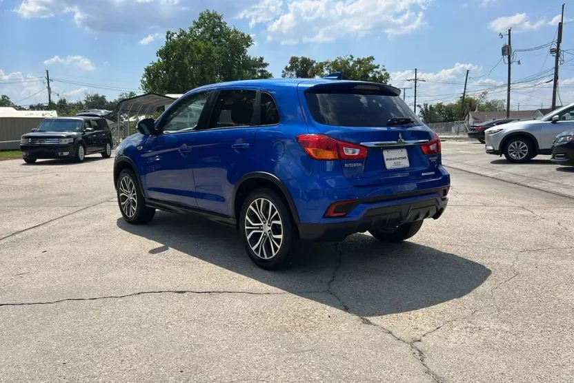 2019 Mitsubishi Outlander Sport LE photo 1