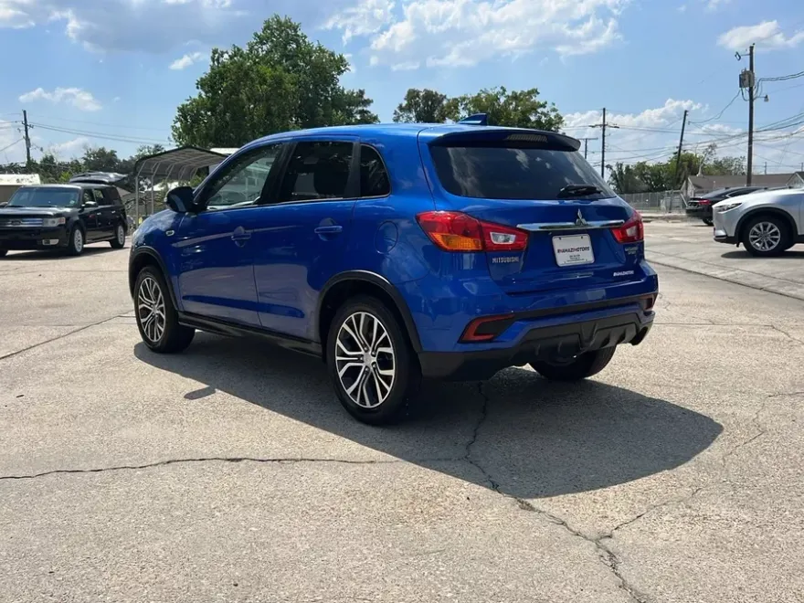 2019 Mitsubishi Outlander Sport LE photo 1