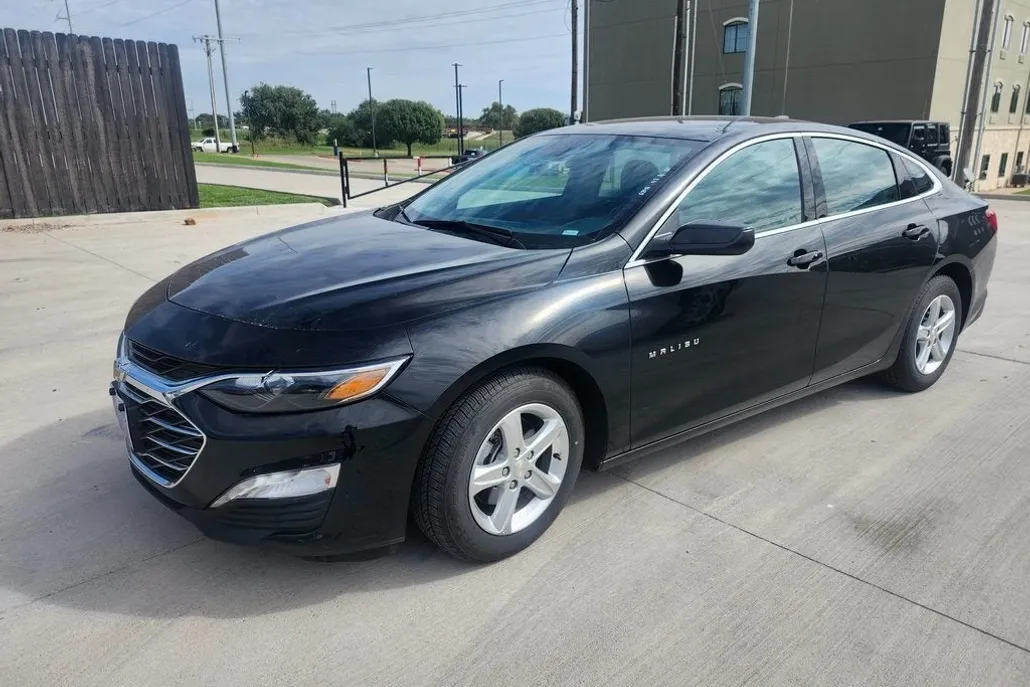 2023 Chevrolet Malibu 1LT photo 1