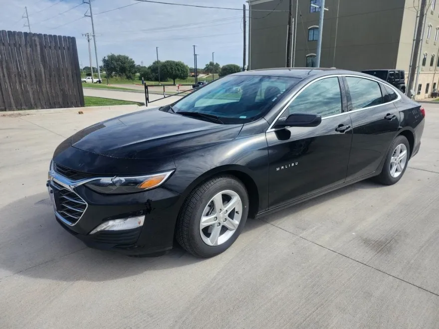 2023 Chevrolet Malibu 1LT photo 1