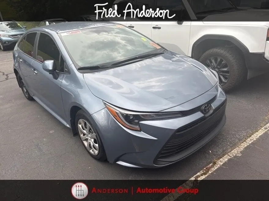 2025 Toyota Corolla LE photo 1