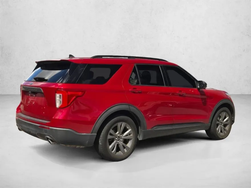 2021 Ford Explorer XLT photo 1