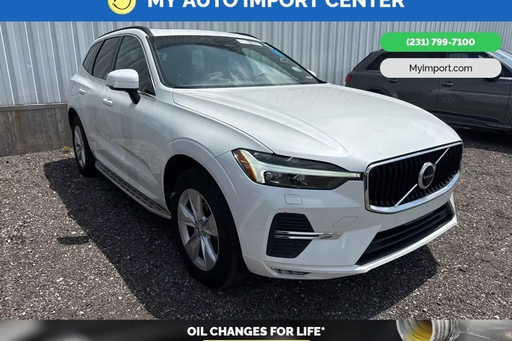 2022 Volvo XC60 B5 Momentum photo 1