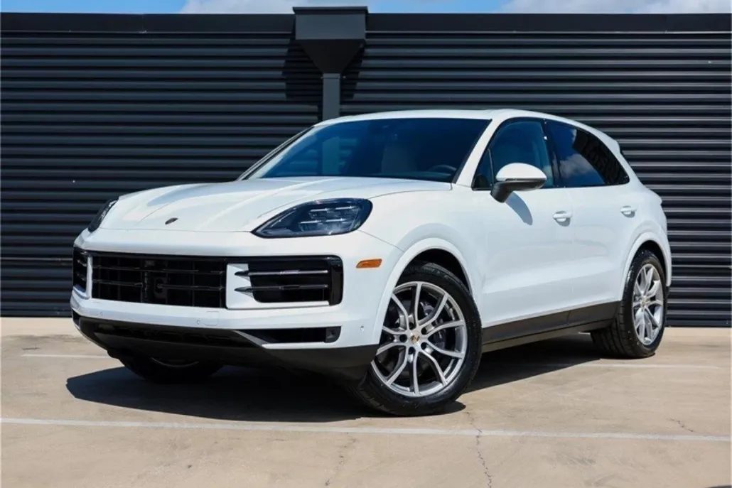 2025 Porsche Cayenne photo 1