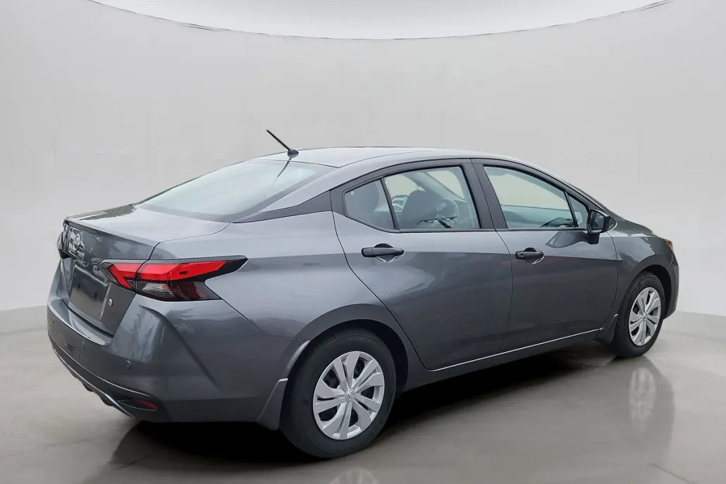 2025 Nissan Versa 1.6 S photo 1