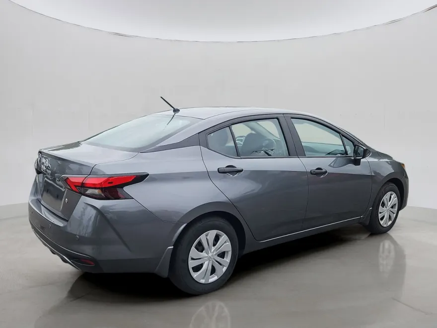 2025 Nissan Versa 1.6 S photo 1