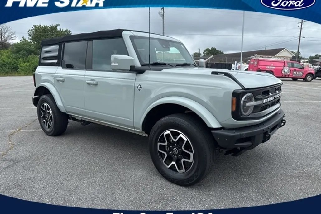 2022 Ford Bronco Outer Banks photo 1