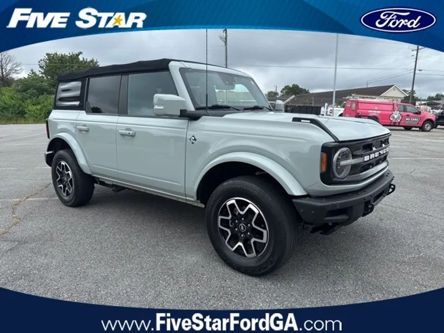 2022 Ford Bronco Outer Banks photo 1