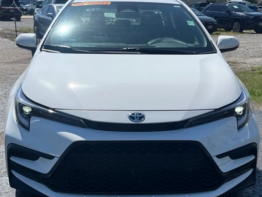 2025 Toyota Corolla Hybrid LE photo 1