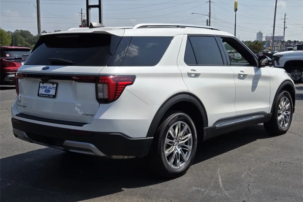 2025 Ford Explorer Platinum photo 1