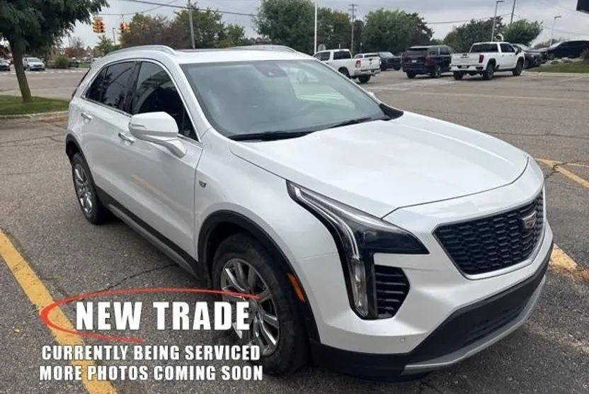 2022 Cadillac XT4 Premium Luxury photo 1