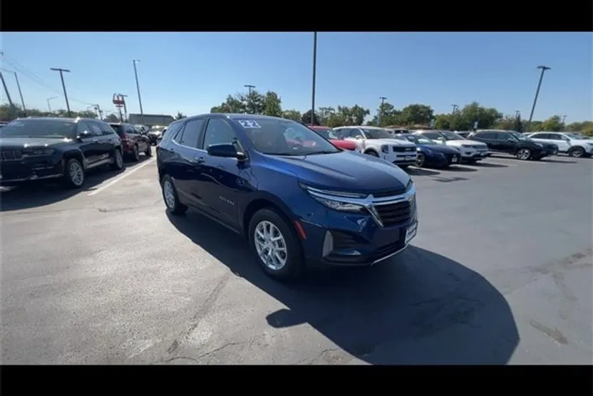 2022 Chevrolet Equinox LT photo 1