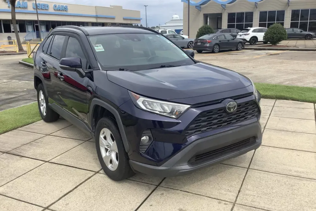 2019 Toyota RAV4 XLE photo 1