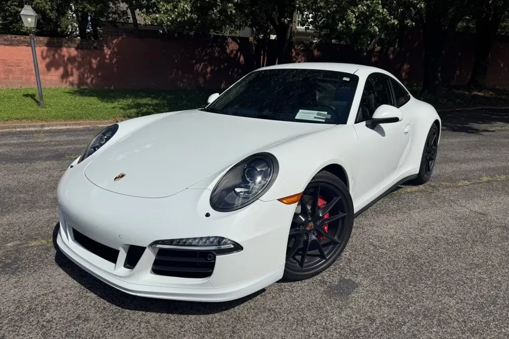 2015 Porsche 911 GTS photo 1