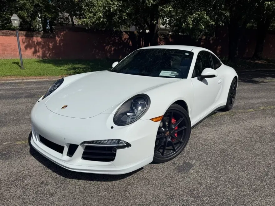 2015 Porsche 911 GTS photo 1