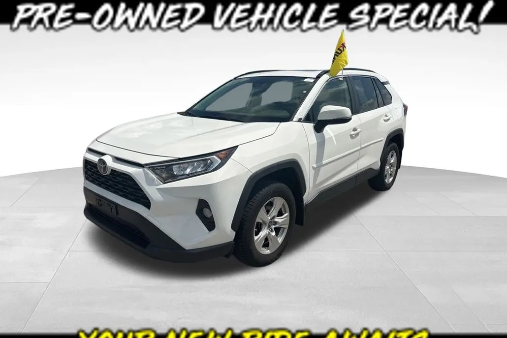 2019 Toyota RAV4 XLE photo 1
