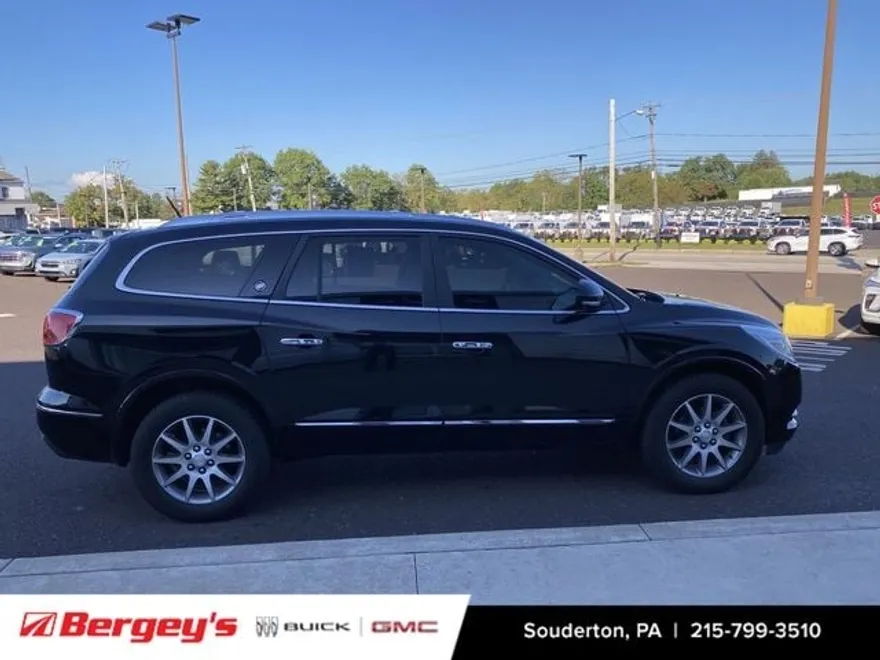 2017 Buick Enclave Leather photo 1
