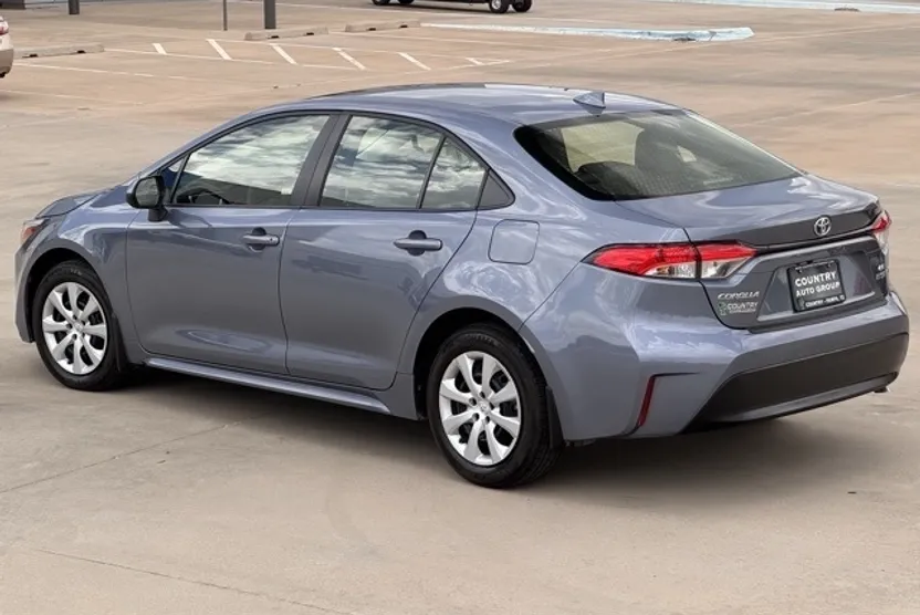 2024 Toyota Corolla LE photo 1
