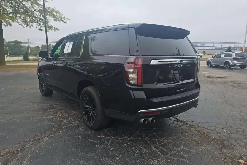 2021 Chevrolet Suburban High Country photo 1