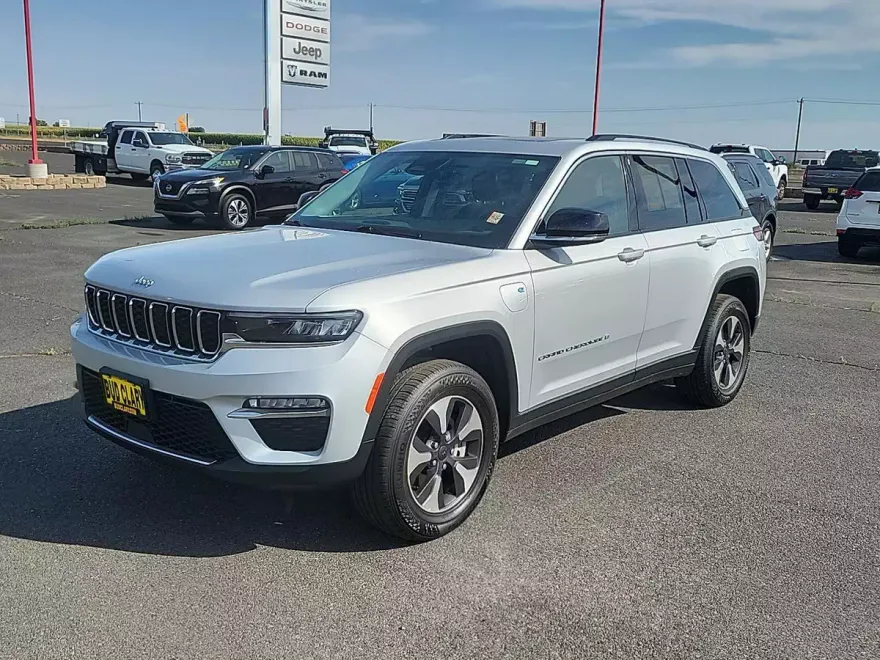 2023 Jeep Cherokee 4xe photo 1