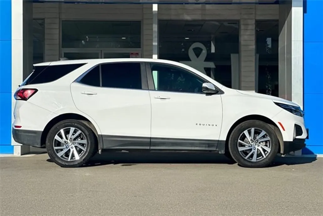 2024 Chevrolet Equinox LT photo 1