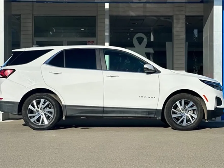 2024 Chevrolet Equinox LT photo 1