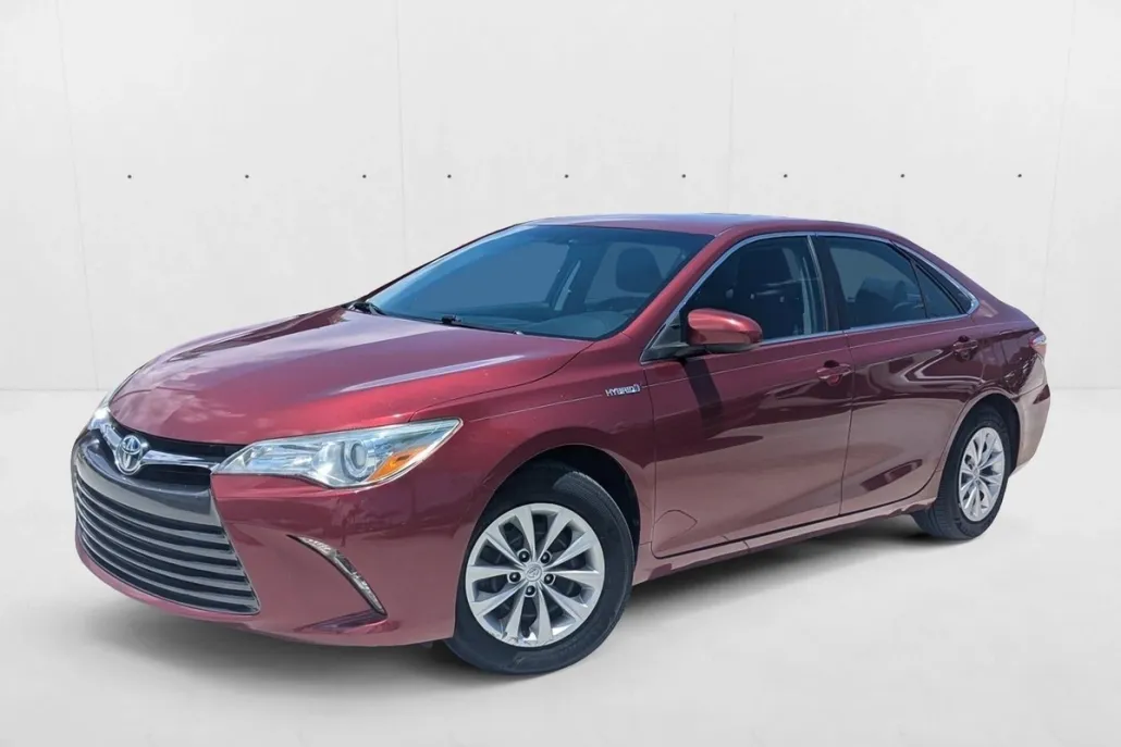 2017 Toyota Camry Hybrid LE photo 1